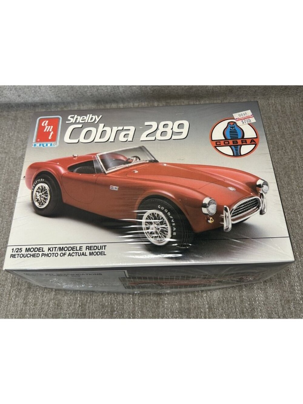 AMT Ertl 6587 1/25 Scale 1964 Ford Shelby Cobra 289 Roadster Plastic Model Kit
